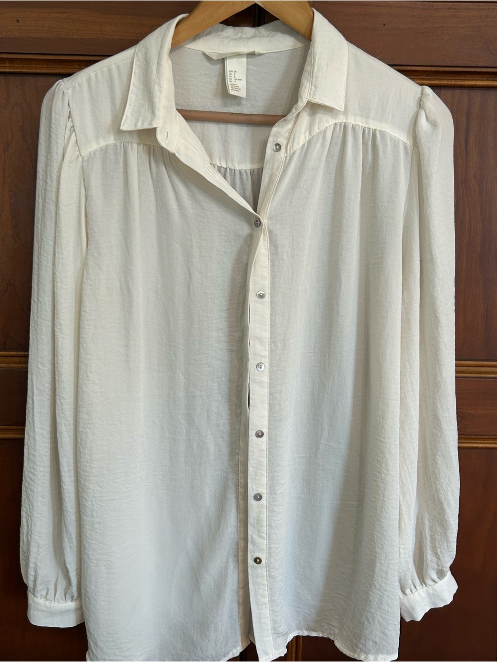 H&M Flowy Cream Long Sleeve Button Down Blouse    Size 8
